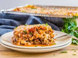 Classic Beef Lasagna Deluxe 4-5 Person